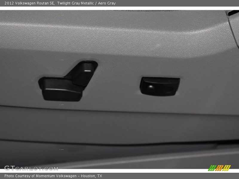 Twilight Gray Metallic / Aero Gray 2012 Volkswagen Routan SE
