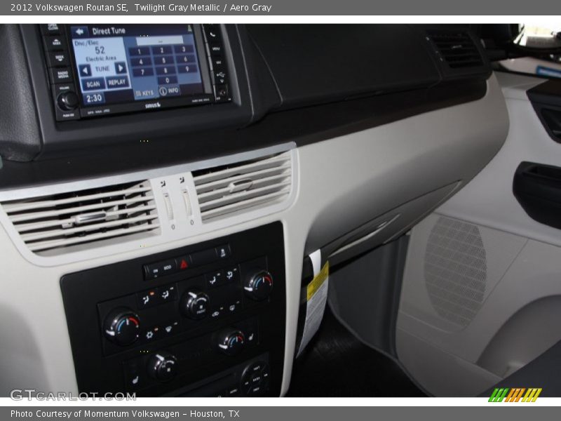 Twilight Gray Metallic / Aero Gray 2012 Volkswagen Routan SE