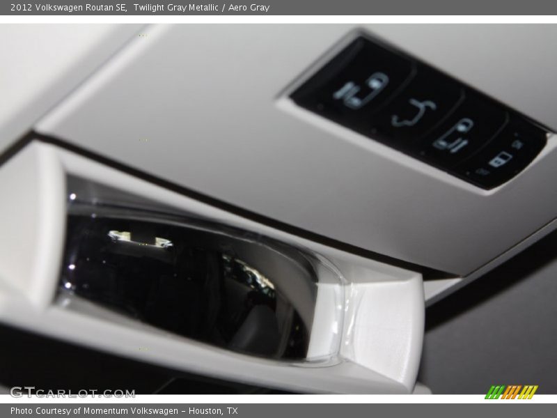 Twilight Gray Metallic / Aero Gray 2012 Volkswagen Routan SE