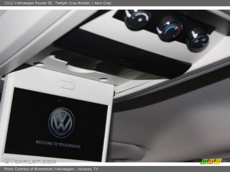Twilight Gray Metallic / Aero Gray 2012 Volkswagen Routan SE