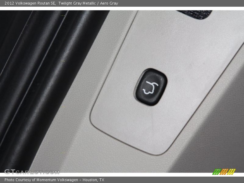 Twilight Gray Metallic / Aero Gray 2012 Volkswagen Routan SE