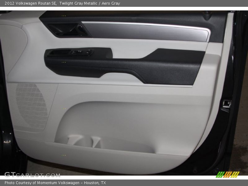 Twilight Gray Metallic / Aero Gray 2012 Volkswagen Routan SE