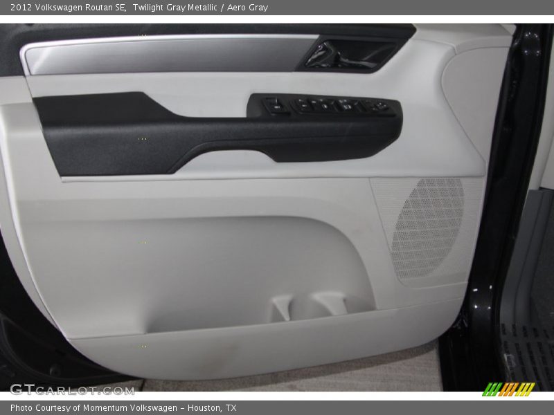 Twilight Gray Metallic / Aero Gray 2012 Volkswagen Routan SE