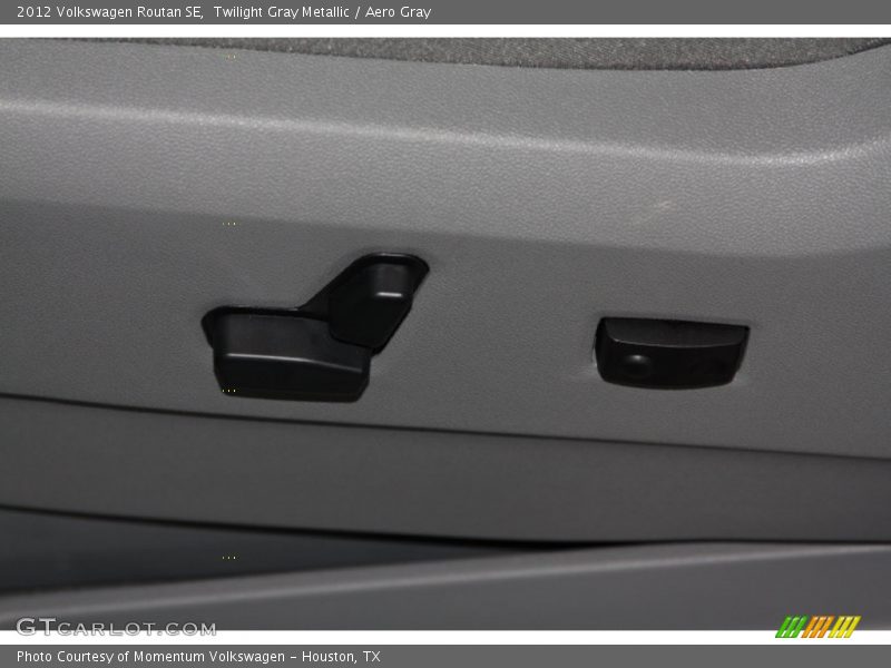 Twilight Gray Metallic / Aero Gray 2012 Volkswagen Routan SE