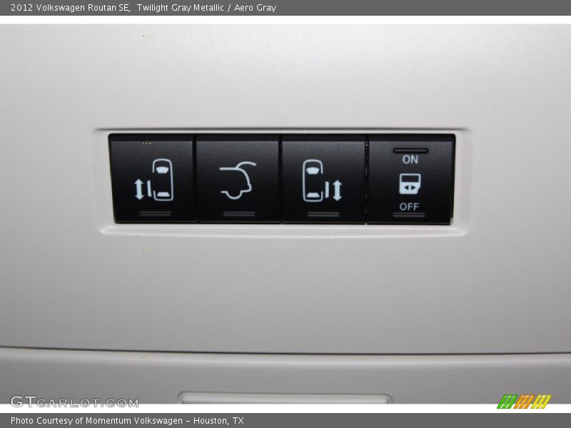 Twilight Gray Metallic / Aero Gray 2012 Volkswagen Routan SE