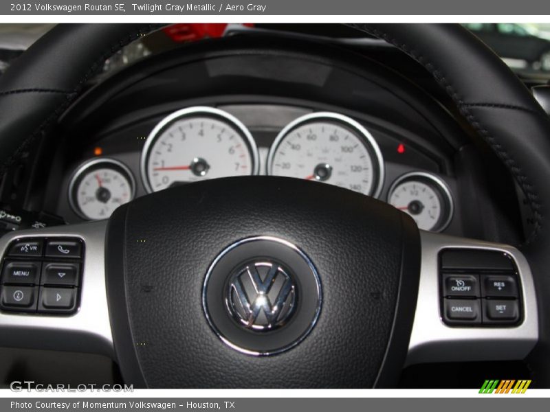 Twilight Gray Metallic / Aero Gray 2012 Volkswagen Routan SE