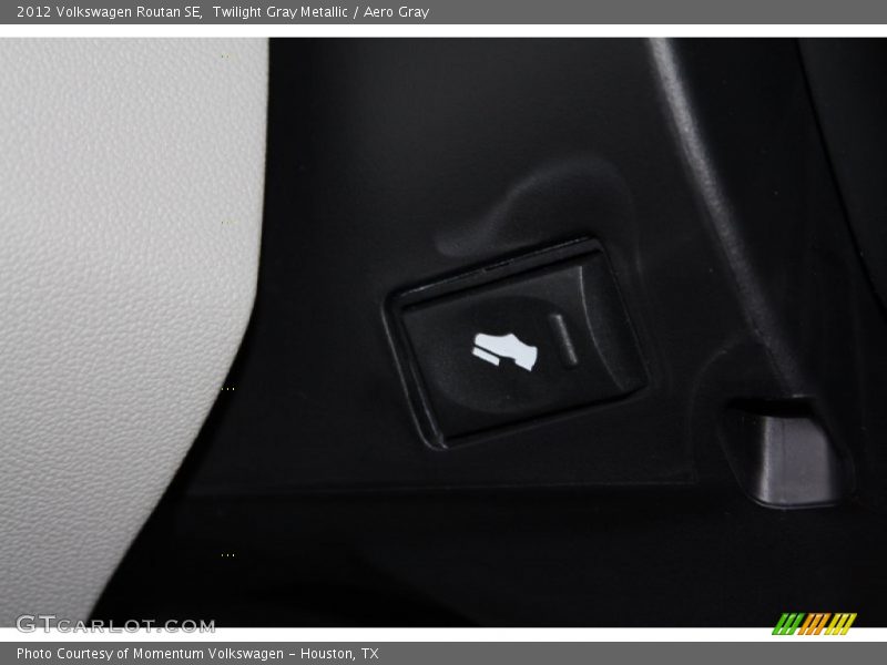 Twilight Gray Metallic / Aero Gray 2012 Volkswagen Routan SE