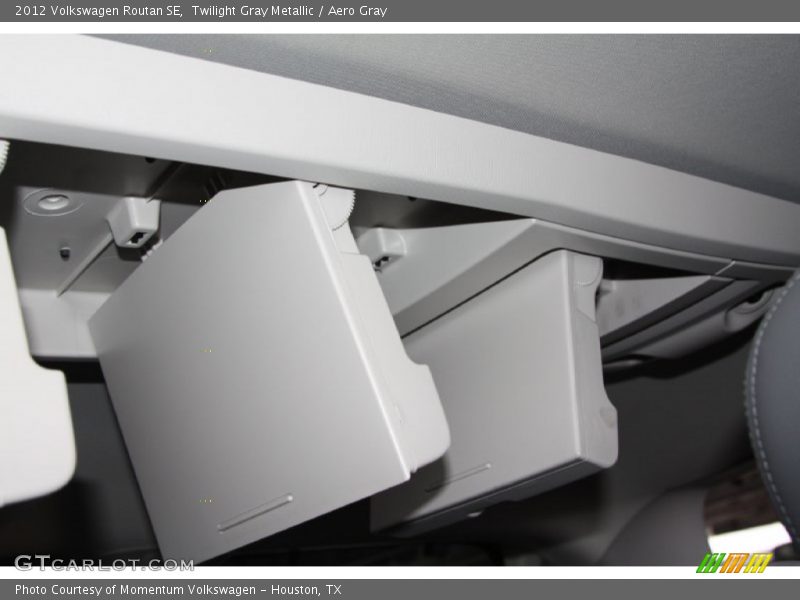 Twilight Gray Metallic / Aero Gray 2012 Volkswagen Routan SE