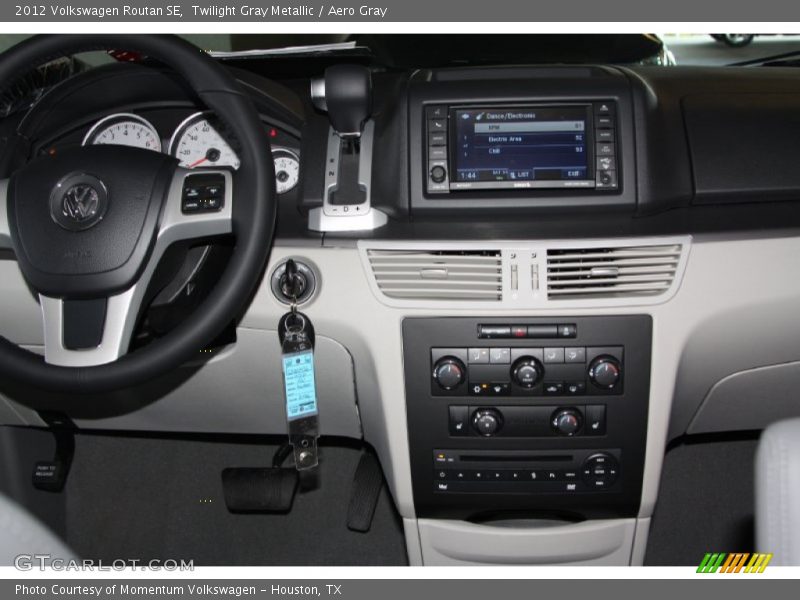 Twilight Gray Metallic / Aero Gray 2012 Volkswagen Routan SE