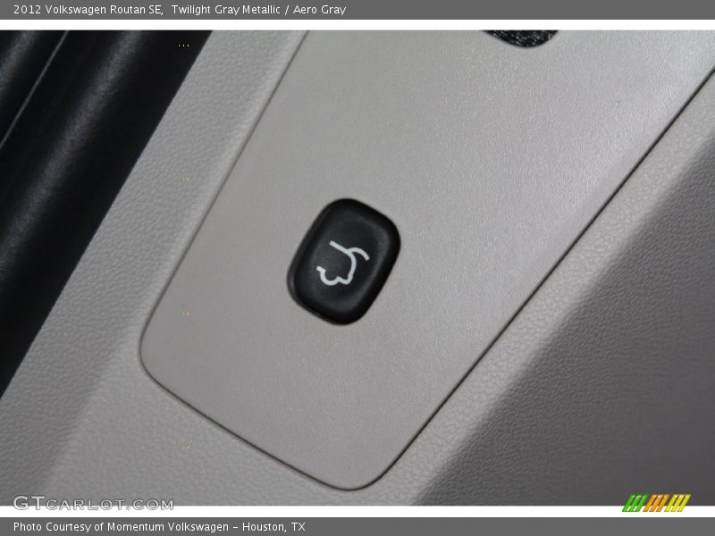 Twilight Gray Metallic / Aero Gray 2012 Volkswagen Routan SE