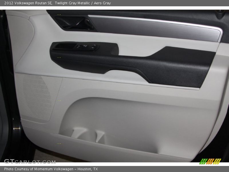 Twilight Gray Metallic / Aero Gray 2012 Volkswagen Routan SE