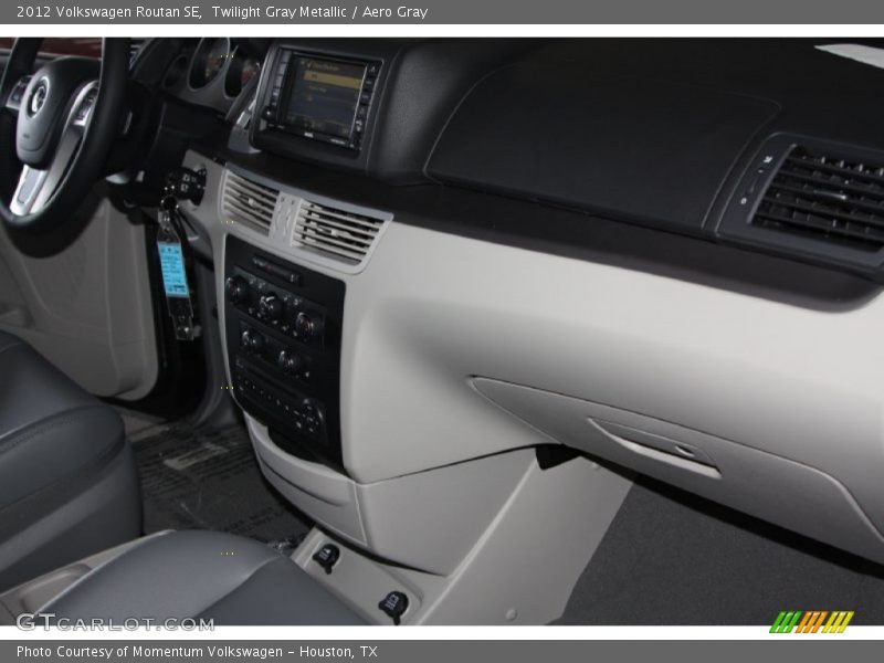 Twilight Gray Metallic / Aero Gray 2012 Volkswagen Routan SE