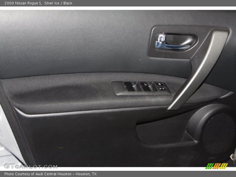 Silver Ice / Black 2009 Nissan Rogue S