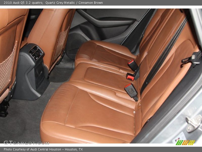 Quartz Grey Metallic / Cinnamon Brown 2010 Audi Q5 3.2 quattro
