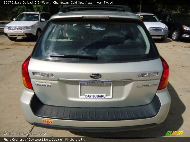 Champagne Gold Opal / Warm Ivory Tweed 2007 Subaru Outback 2.5i Wagon