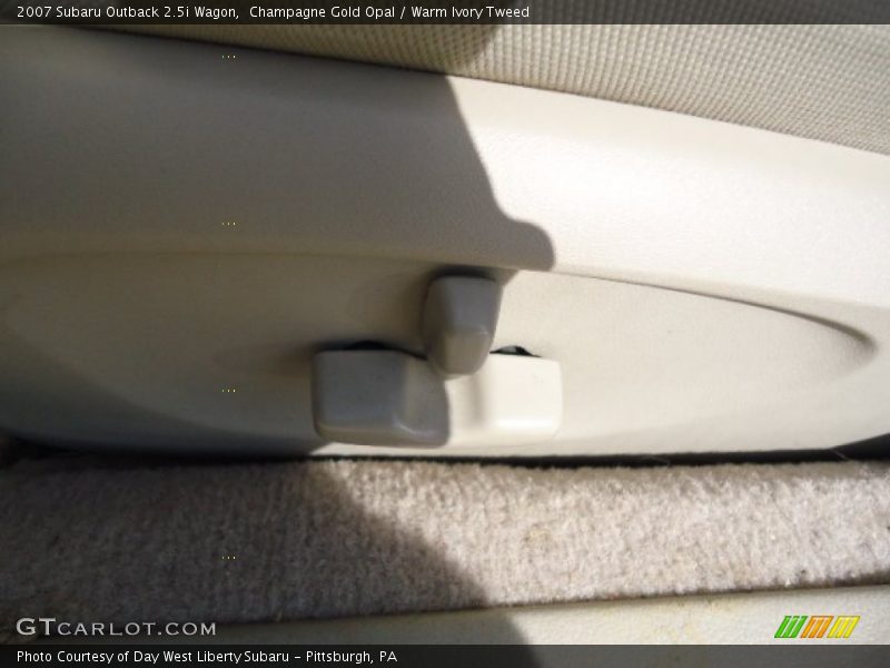 Champagne Gold Opal / Warm Ivory Tweed 2007 Subaru Outback 2.5i Wagon