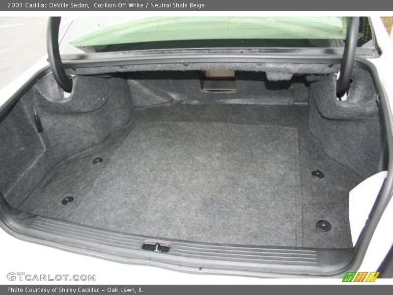  2003 DeVille Sedan Trunk