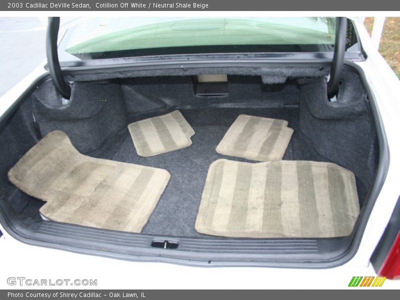  2003 DeVille Sedan Trunk