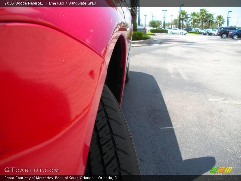 Flame Red / Dark Slate Gray 2005 Dodge Neon SE