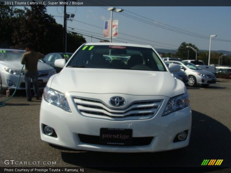 Super White / Bisque 2011 Toyota Camry XLE