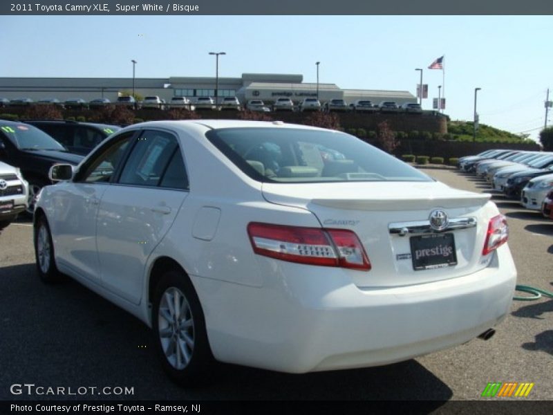 Super White / Bisque 2011 Toyota Camry XLE