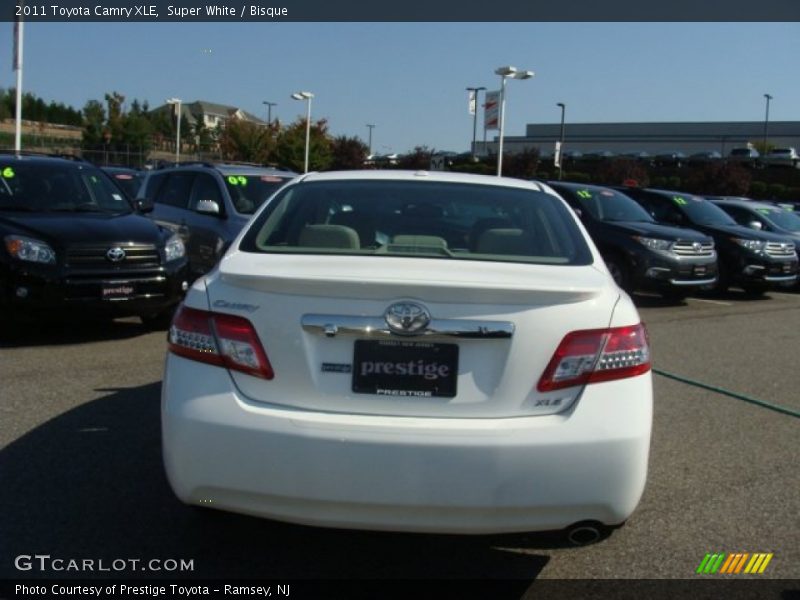 Super White / Bisque 2011 Toyota Camry XLE