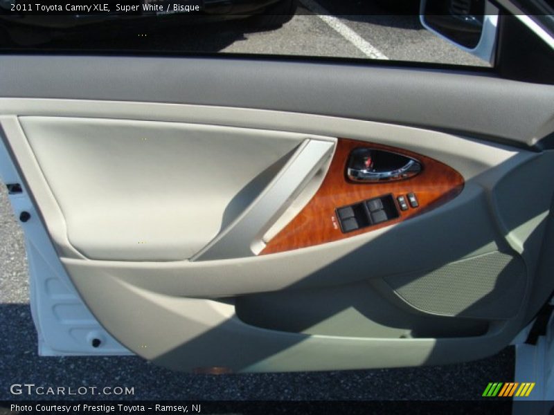 Super White / Bisque 2011 Toyota Camry XLE