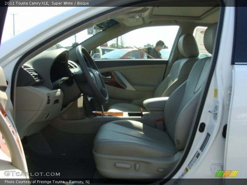 Super White / Bisque 2011 Toyota Camry XLE