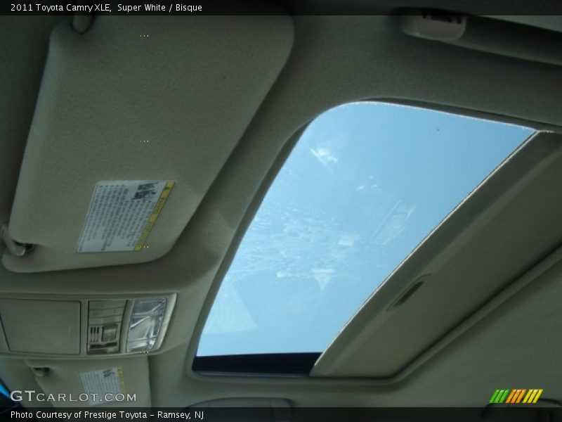 Super White / Bisque 2011 Toyota Camry XLE