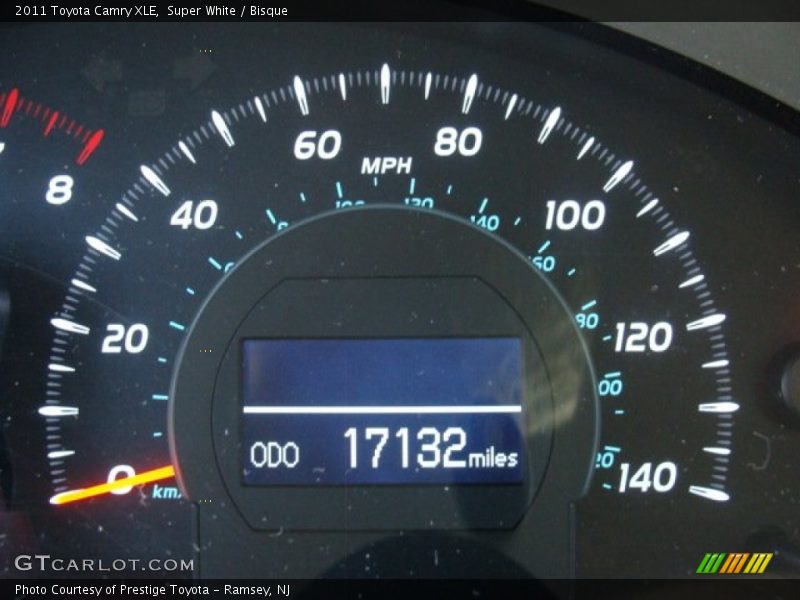 Super White / Bisque 2011 Toyota Camry XLE
