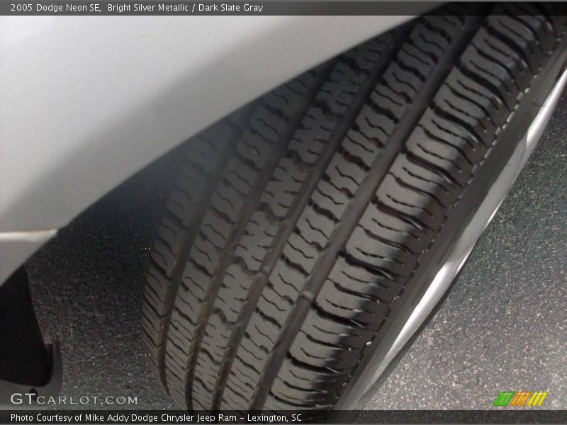 Bright Silver Metallic / Dark Slate Gray 2005 Dodge Neon SE