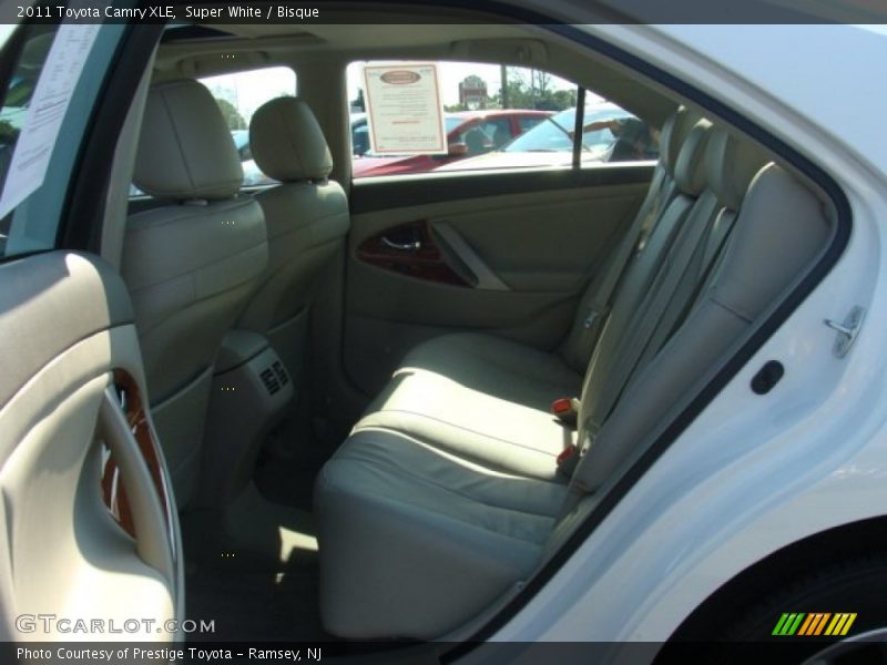 Super White / Bisque 2011 Toyota Camry XLE