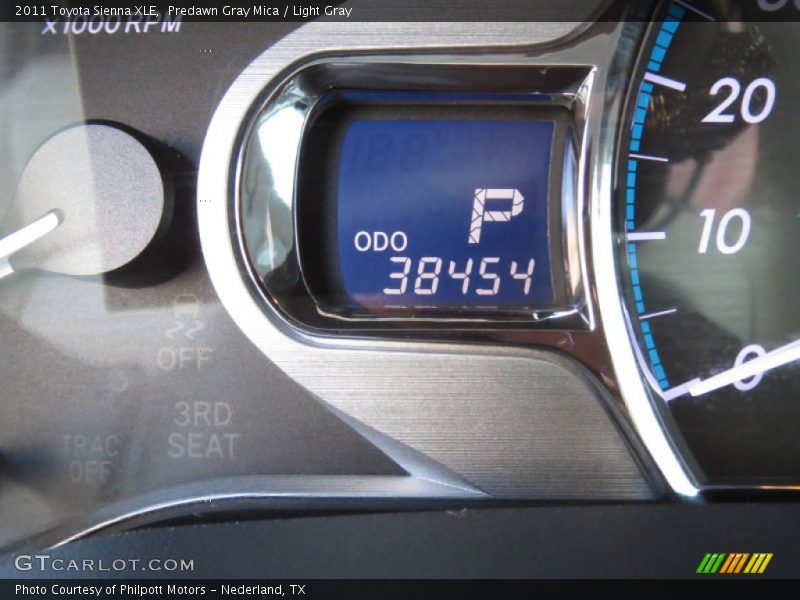 Predawn Gray Mica / Light Gray 2011 Toyota Sienna XLE