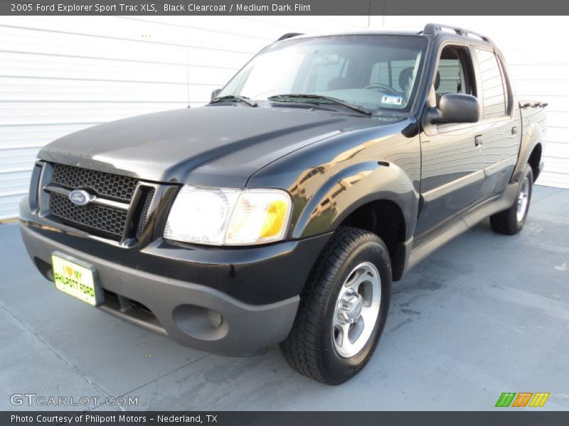 Front 3/4 View of 2005 Explorer Sport Trac XLS