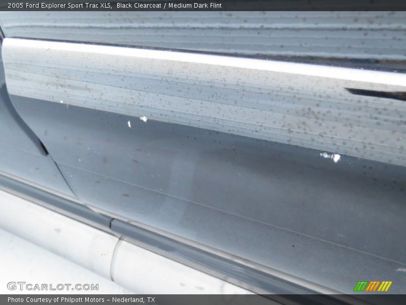 Black Clearcoat / Medium Dark Flint 2005 Ford Explorer Sport Trac XLS