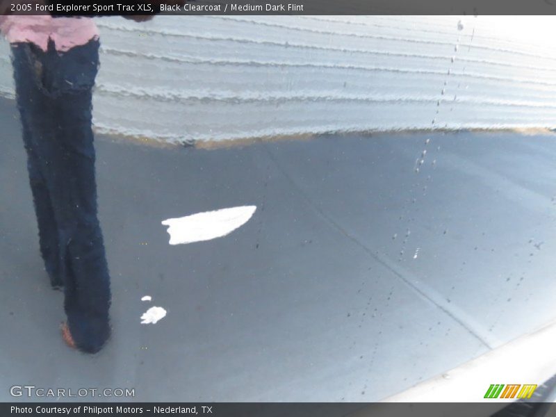 Black Clearcoat / Medium Dark Flint 2005 Ford Explorer Sport Trac XLS