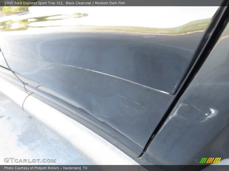 Black Clearcoat / Medium Dark Flint 2005 Ford Explorer Sport Trac XLS