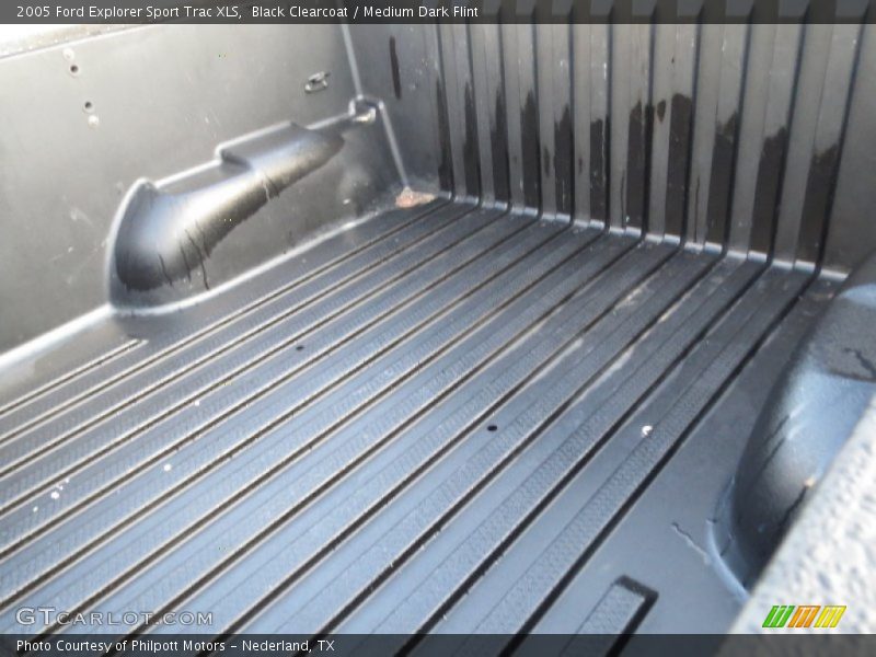 Black Clearcoat / Medium Dark Flint 2005 Ford Explorer Sport Trac XLS