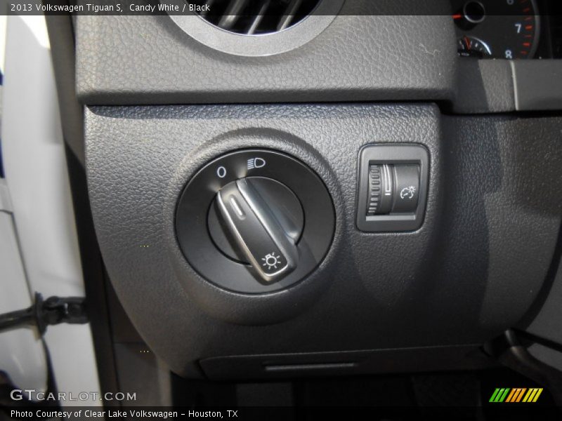 Candy White / Black 2013 Volkswagen Tiguan S