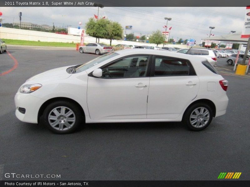 Super White / Ash Gray 2011 Toyota Matrix 1.8