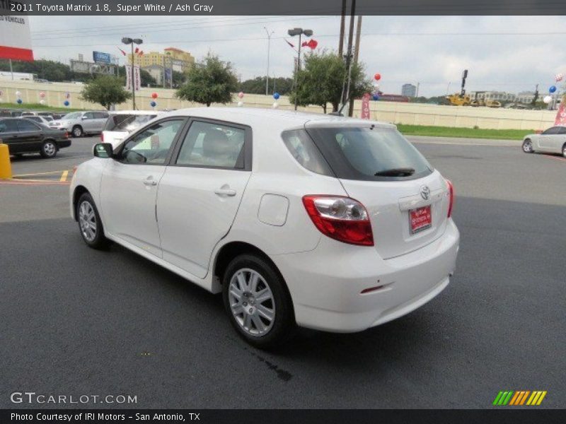 Super White / Ash Gray 2011 Toyota Matrix 1.8