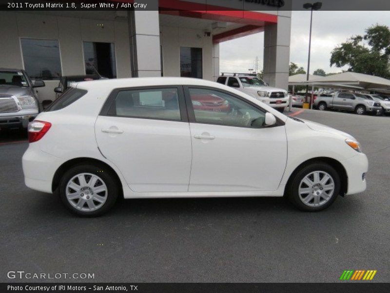 Super White / Ash Gray 2011 Toyota Matrix 1.8