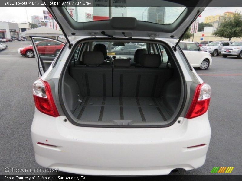 Super White / Ash Gray 2011 Toyota Matrix 1.8