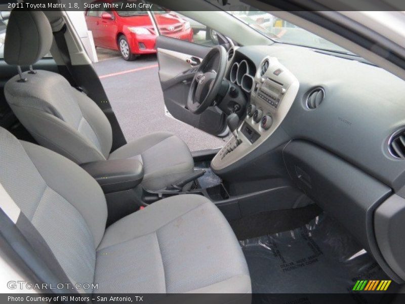 Super White / Ash Gray 2011 Toyota Matrix 1.8
