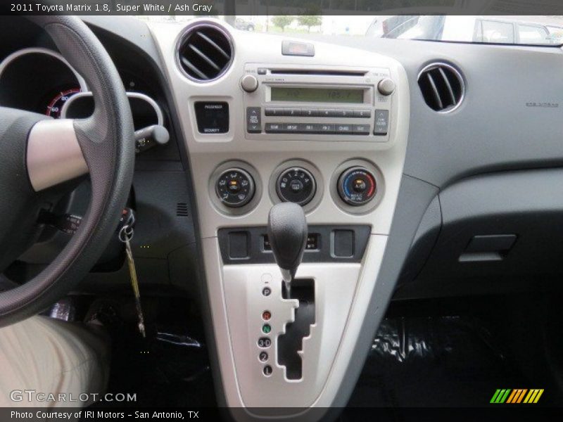 Super White / Ash Gray 2011 Toyota Matrix 1.8