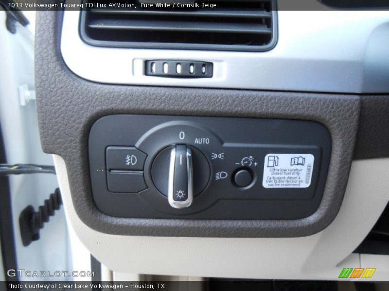 Pure White / Cornsilk Beige 2013 Volkswagen Touareg TDI Lux 4XMotion