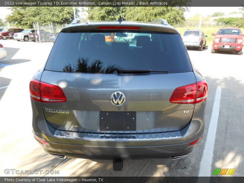 Canyon Gray Metallic / Black Anthracite 2013 Volkswagen Touareg TDI Executive 4XMotion