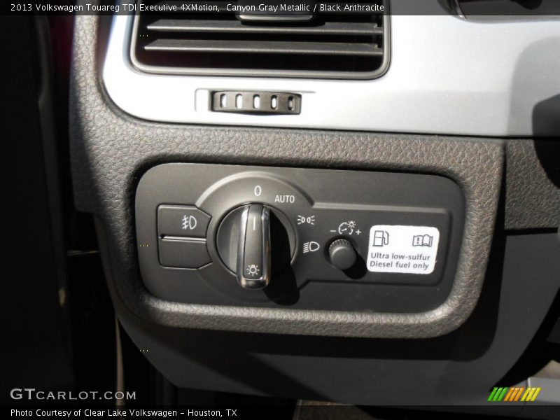 Canyon Gray Metallic / Black Anthracite 2013 Volkswagen Touareg TDI Executive 4XMotion