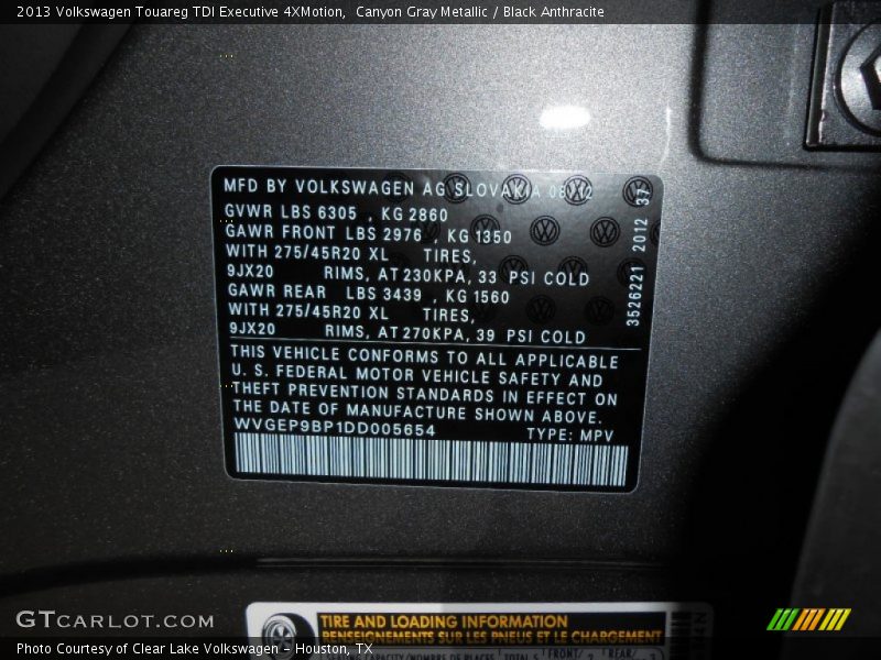 Canyon Gray Metallic / Black Anthracite 2013 Volkswagen Touareg TDI Executive 4XMotion