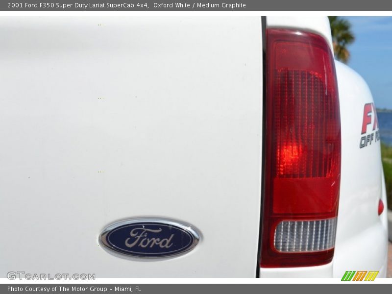 Oxford White / Medium Graphite 2001 Ford F350 Super Duty Lariat SuperCab 4x4